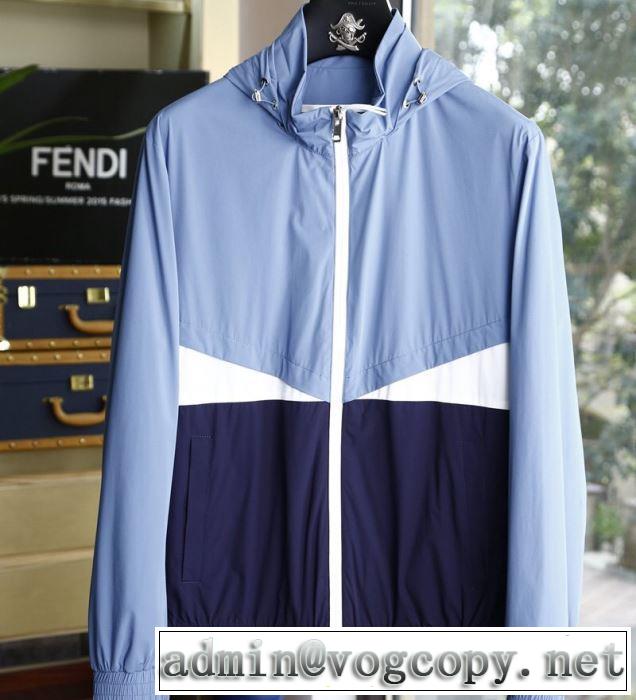 ファッショニスタを中心に新品が非常に人気 フェンディ FENDI 2020春新作 フード付きコート