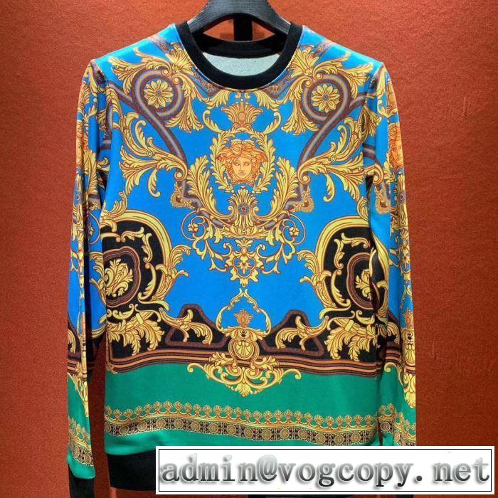 プルオーバーパーカー 2019秋冬最重要アイテム VERSACE ヴェルサーチ  防寒性も抜群