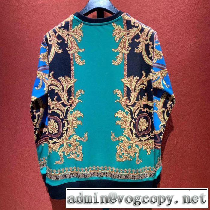 プルオーバーパーカー 2019秋冬最重要アイテム VERSACE ヴェルサーチ  防寒性も抜群