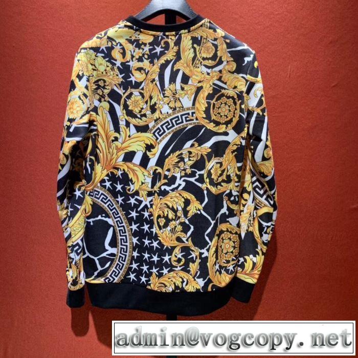 VERSACE 価値大の2019SS秋冬アイテム ヴェルサーチ  おしゃれ感度が高い秋冬トレンド プルオーバーパーカー
