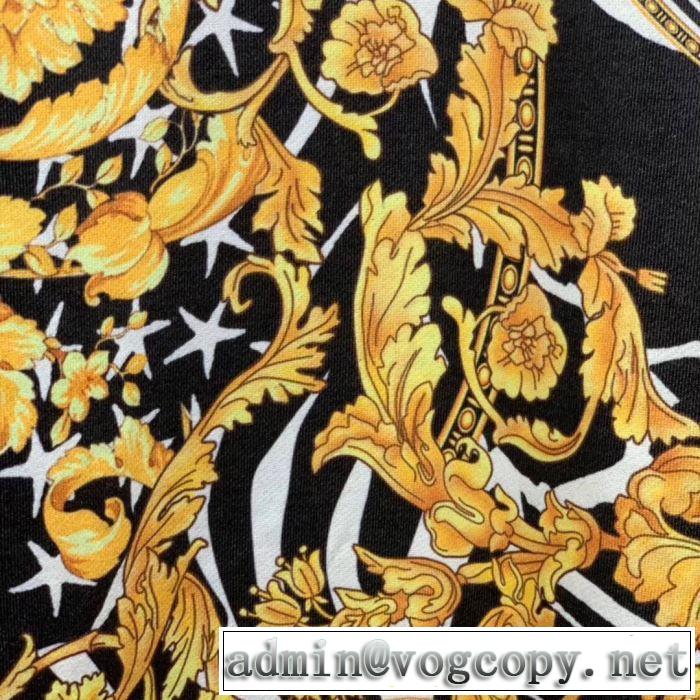 VERSACE 価値大の2019SS秋冬アイテム ヴェルサーチ  おしゃれ感度が高い秋冬トレンド プルオーバーパーカー