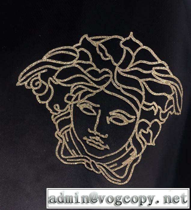 2020春新作VERSACE MEDUSA PRINT SWEATSHIRTヴェルサーチ 激安 ジップパーカーコーデ愛用者が多い定番大人の着こなし