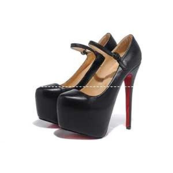 季節感を演出できるChristian Louboutinクリスチャンルブタン　素敵なヒールパンプス