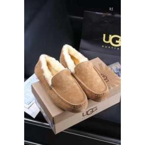 防寒具としての機能もバッチリ 2026秋冬 UGG インナーボアモカシンシューズ 3色可選