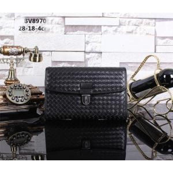 BOTTEGA VENETA ボッテガ ヴェネタ◆モデル愛用◆2026スナップボタン式開閉 財布メンズ BV8970