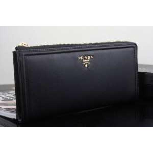 ◆モデル愛用◆ 2026 PRADA プラダース長財布