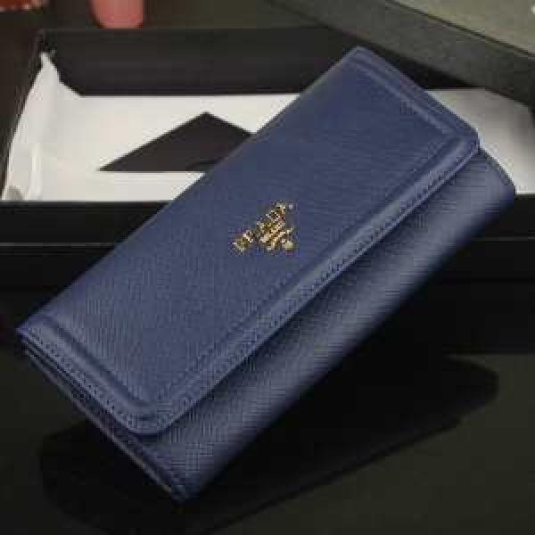 2026 夏コーデ PRADA プラダース長財布