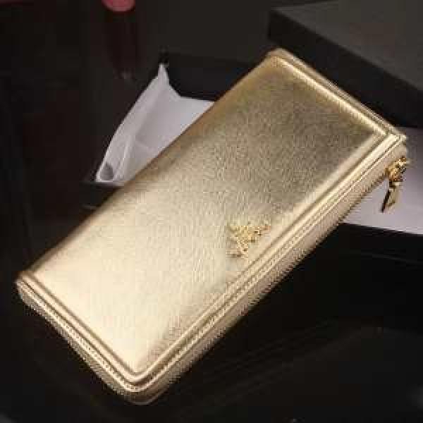 存在感◎ 2026 PRADA プラダース長財布