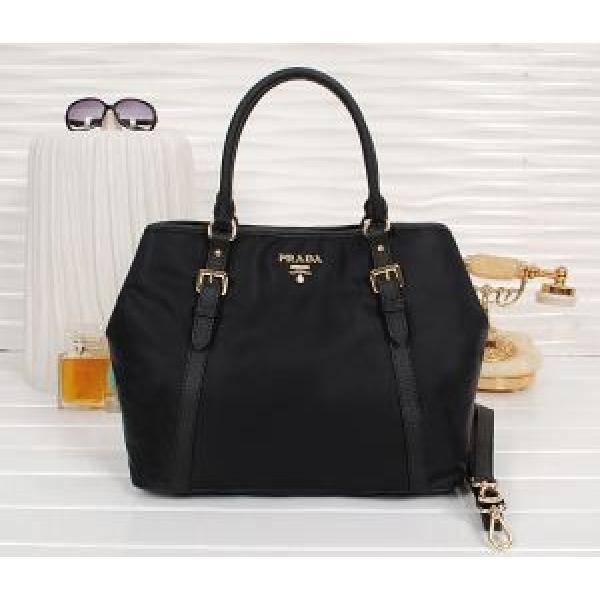 個性派 2026春夏 PRADA プラダ 手持ち&amp;ショルダー掛け レディース