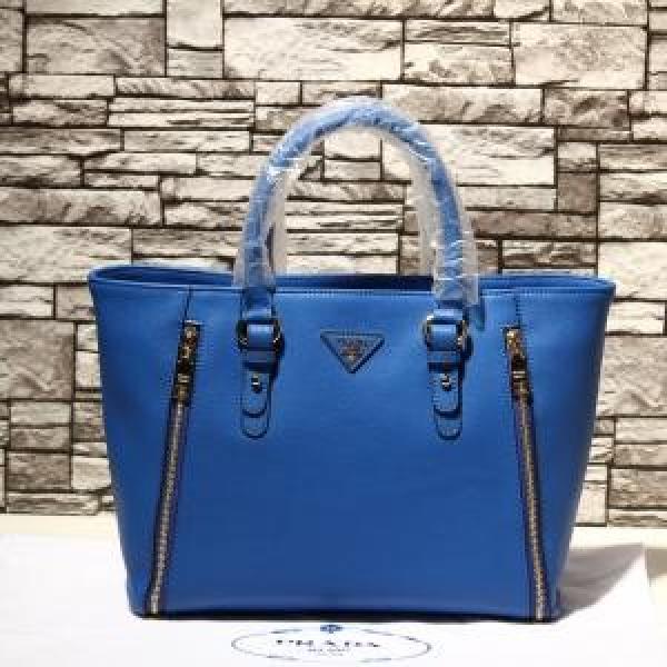 2026 PRADA プラダ 存在感◎  ショルダーバッグ