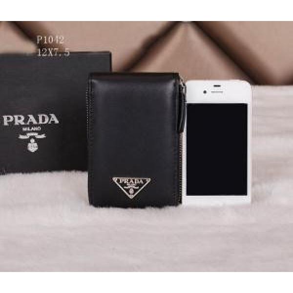 PRADA プラダ 人気が爆発 2026 ファスナー開閉 キーバッグ P1042