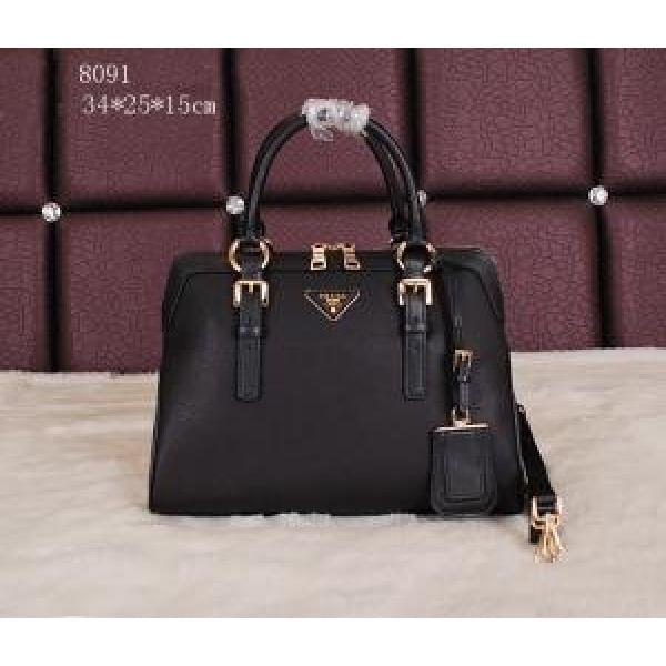 PRADA プラダ 2026 大人のおしゃれに 手持ち&amp;ショルダー掛け ボルトポケット付8091