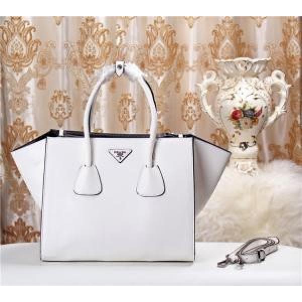 2026 超レア PRADA プラダ シンプル＋多機能 手持ち&amp;ショルダー掛け 2619