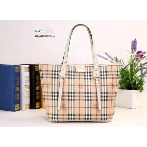 BURBERRY バーバリー 2026 新品 ムダな装飾を排したデザイン レディースショルダーバッグ50431