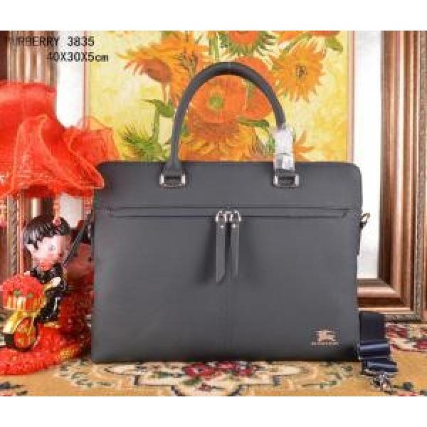 BURBERRY バーバリー 2026 大人気☆NEW!! メンズ用ハンドバッグ ショルダーベルト付 3835