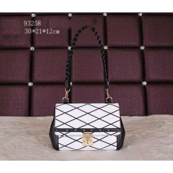 LOUIS VUITTON ルイ ヴィトン 2026 新品 小型 軽量 レディース ショルダーバッグ 93258