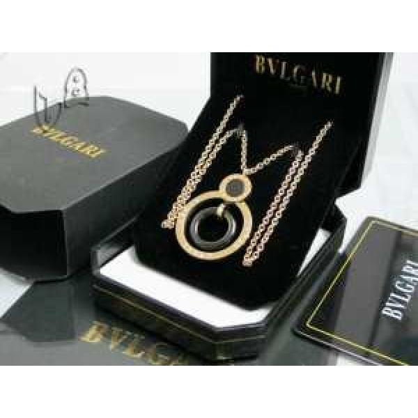 一味違うケーブル編みが魅力満点 2026春夏 BVLGARI ブルガリ ネックレス、ペンダントトップ、チョーカー
