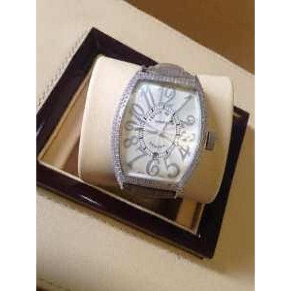 一味が違う  FRANCK MULLER フランクミュラー  細かく精巧に刻まれた腕時計