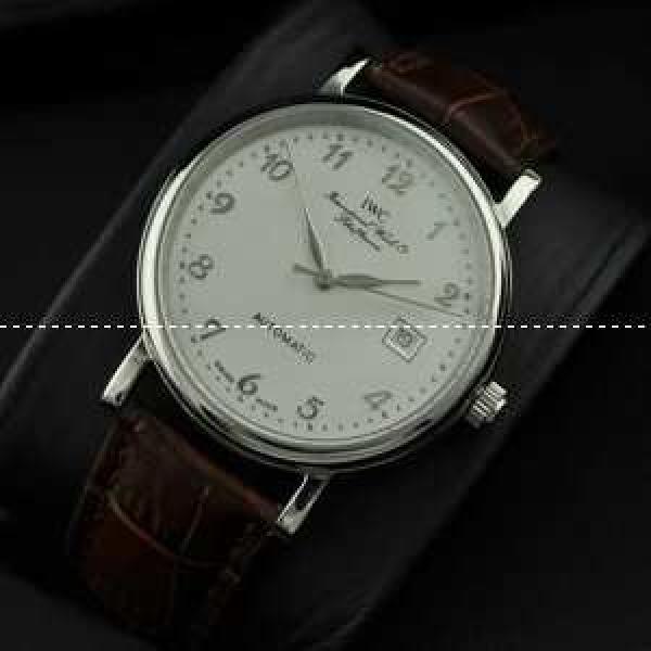 日本製クオーツ IWC クオーツ メンズ腕時計　3針クロノグラフ ホワイト文字盤　日付表示 夜光効果