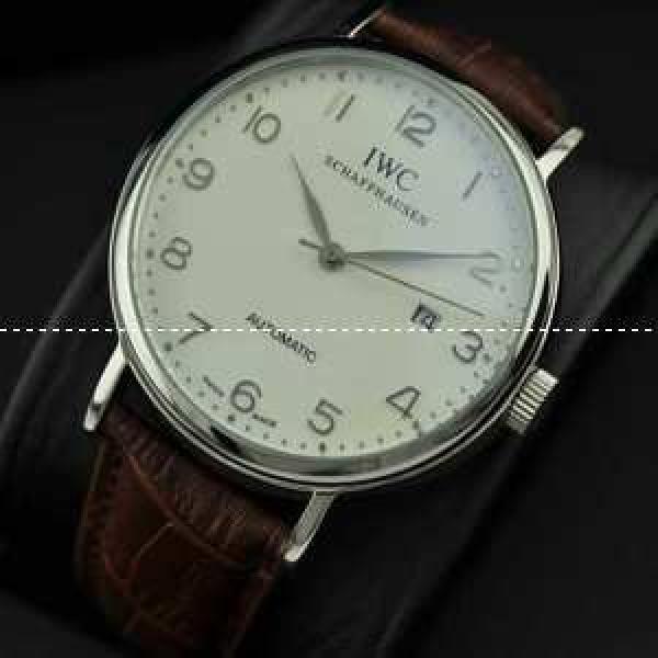 自動巻き 3針クロノグラフ IWC クオーツ メンズ腕時計　日付表示 ホワイト文字盤 サファイヤクリスタル風防