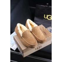防寒具としての機能もバッチリ 2026秋冬 UGG インナーボアモカシンシューズ...