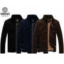 抜群の雰囲気が作れる 2026秋冬 VERSACE ヴェルサーチ 綿入れ 3色可...