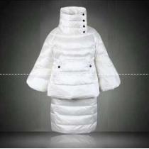 入手困難 2026-14秋冬新作 女性用 モンクレール MONCLER ダウンジ...