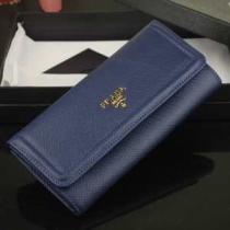 2026 夏コーデ PRADA プラダース長財布