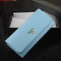 高級感演出 2026 PRADA プラダース長財布