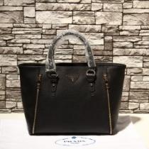 2026 PRADA プラダ 美品！ショルダーバッグ