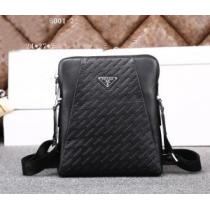 PRADA プラダ 2026 抜群の雰囲気が作れる! メンズ用 ショルダーバッグ...