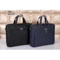 PRADA プラダ 2026 入手困難 メンズ用ショルダーベルト付 ハンドバッグ...