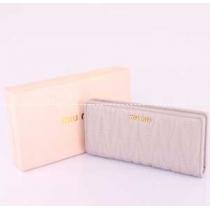 2026新作 MIU MIU ミュウミュウ 超人気美品◆レディース長財布8012