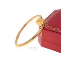 人気が爆発 CARTIER カルティエ 手元を演出してくれるバングル