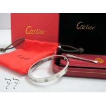 抜群の雰囲気が作れる! 2026春夏 CARTIER カルティエ バングル