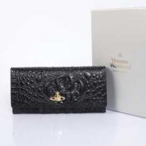 綺麗なデザイン　VIVIENNE WESTWOOD 二つ折り小銭入れ 収納性ある長財布