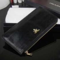 人気が爆発  2026 PRADA プラダース長財布