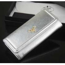 入手困難 2026 PRADA プラダース長財布