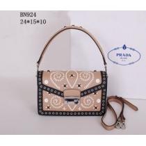 大人のおしゃれに 2026 PRADA プラダ  手持ち&ショルダー掛け BN924