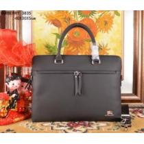 BURBERRY バーバリー 2026 ◆モデル愛用◆ メンズ用ハンドバッグ ショルダーベルト付3835