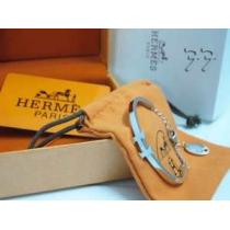 抜群の雰囲気が作れる! 2026春夏 HERMES エルメス バングル
