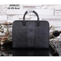 2026 BOTTEGA VENETA ボッテガ ヴェネタ 首胸ロゴ メンズ用手持ち&ショルダー掛け BV88321
