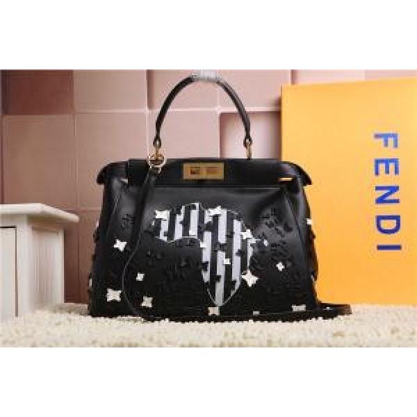2026 希少 FENDI フェンディ ファスナーポケット付 レディース バックパック 1169