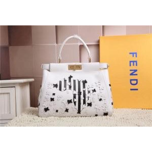 2026【激安】FENDI フェンディ ファスナーポケット付 レディース ハンドバッグ 1169