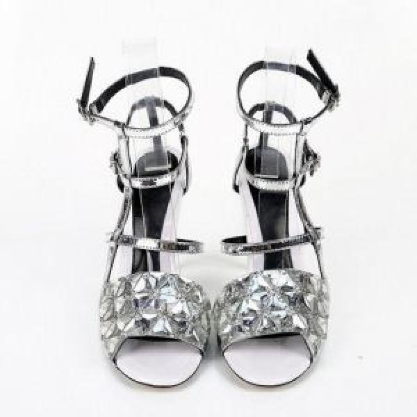 2026春夏 高級感演出 FENDI フェンディ サンダル