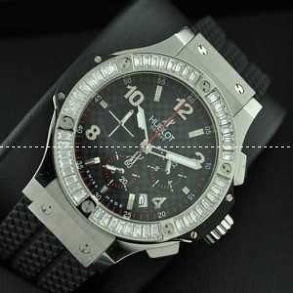 Hublotウブロ メンズ腕時計 日本製クオーツVK 日付表示 サファイヤクリスタル風防 ダイヤベゼル 42MM ラバー