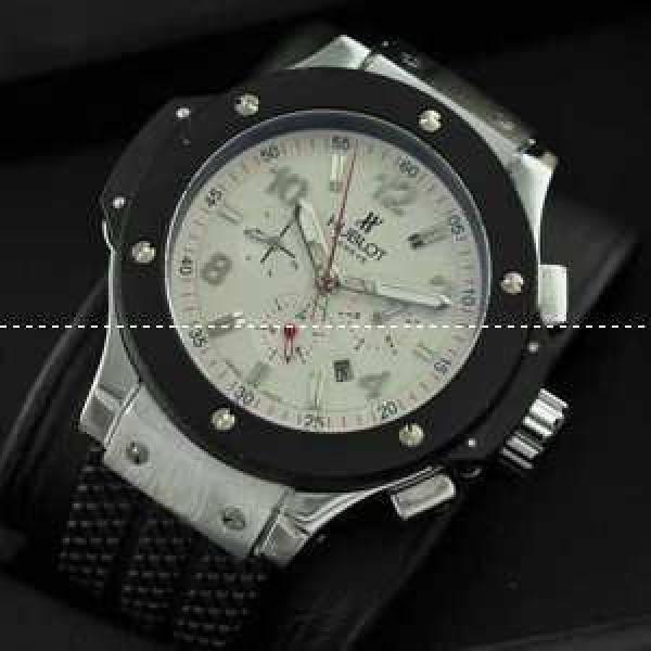 Hublotウブロ メンズ腕時計 自動巻き 6針クロノグラフ 日付表示 ラバー 45.97mm サファイヤクリスタル風防