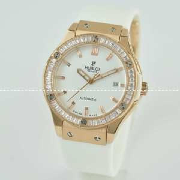自動巻き 3針クロノグラフ Hublotウブロ 女性用腕時計 日付表示 38MM ダイヤベゼル ラバー
