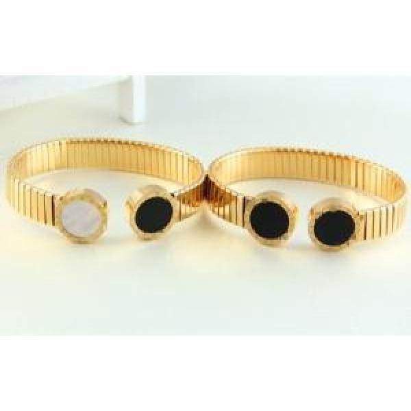 大人の魅力を引き出すBVLGARI ブルガリ 首胸ロゴ バングル 3色可選