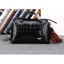2026 完売品！FENDI フェンディ ショルダーベルト付 レディース ハンド...